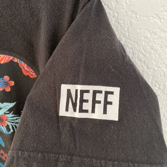 Disney Neff Mens Mickey Mouse T Shirt Size‎ M Black Floral Short Sleeve Crewneck - Picture 4 of 6